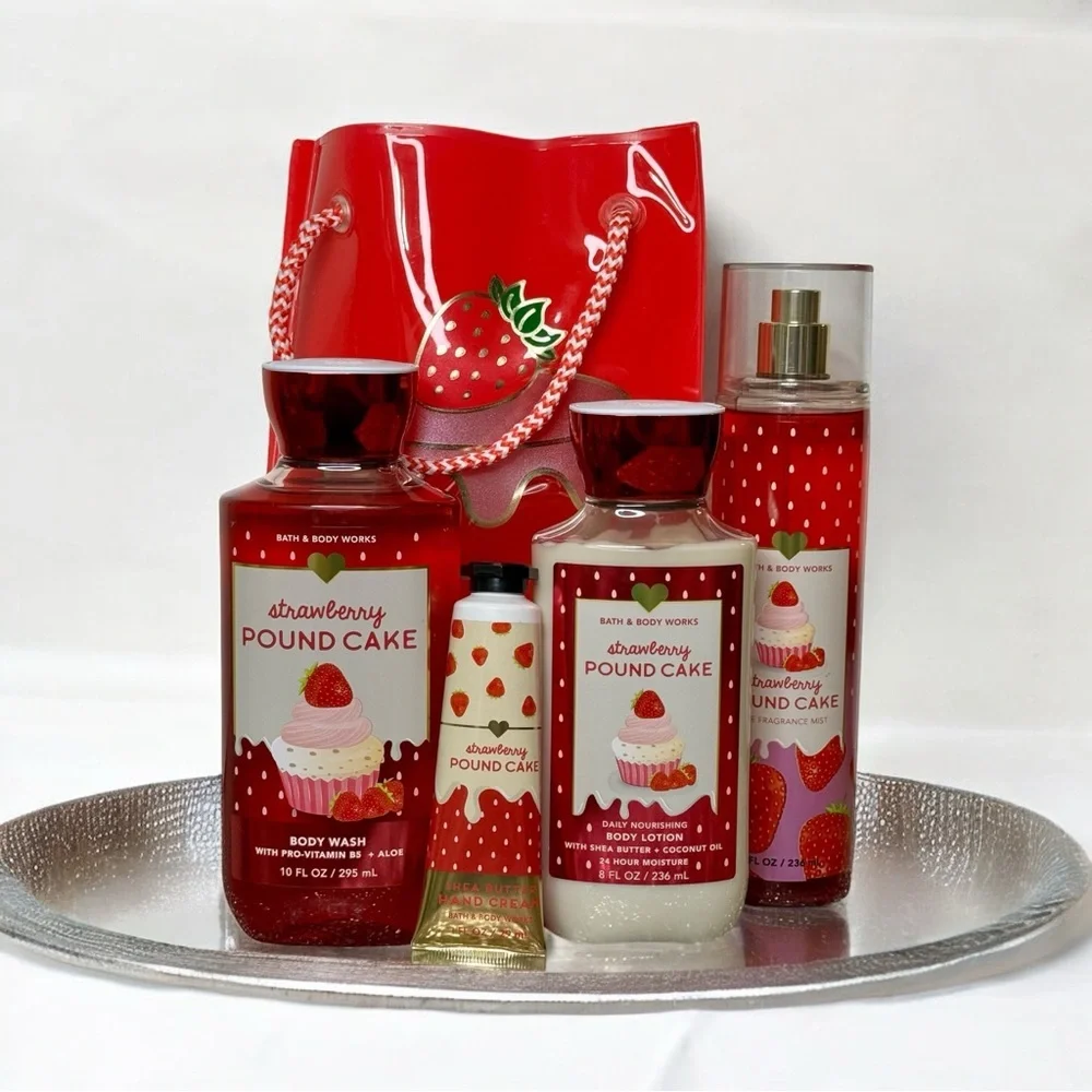 Bath and Body Works Strawberry Pound Cake 4 Piece Gift Set with Gift Bag NWT
